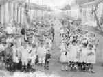Desfile por la calle José Martí