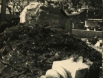 Ocurrían ya los últimos meses del año 1967 cuando aparecen buldócer y camiones en el Parque Lacret y comienza un duro golpe a los recuerdos, a los sentimientos de más de 10 000 habitantes de esta pequeña Isla, la orden de desaparecer dicho parque. En ese momento el que más mandaba en La Isla era un militar: Carlos Mir Marrero.